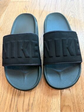 Nike Black Shoe Interior Size Label
